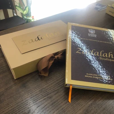 CAPA DURA + CAIXA PERSONALIZADA