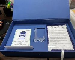 HOMENAGEM - TROFEU - ACRILICO + CAIXA PERSONALIZADA