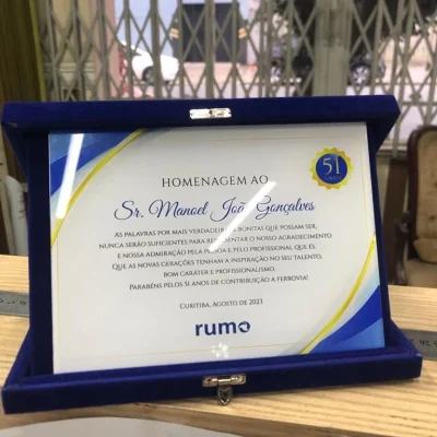 PLACA HOMENAGEM COM ESTOJO