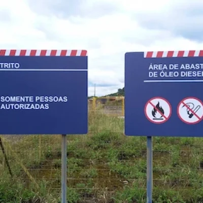 PLACA SINALIZAÇÃO - ESTRUTURA + ADESIVO